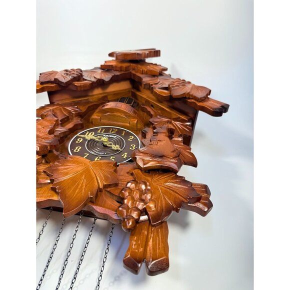 Wall Mounted Cuckoo Clock Kaiser Quartz Squirrel Maple Leaf German Design Musica - Picture 10 of 16